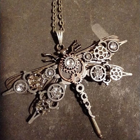 Steampunk gears and cogs rustic silver tone dragonfly necklace 2" long 2… - Picture 2 of 4